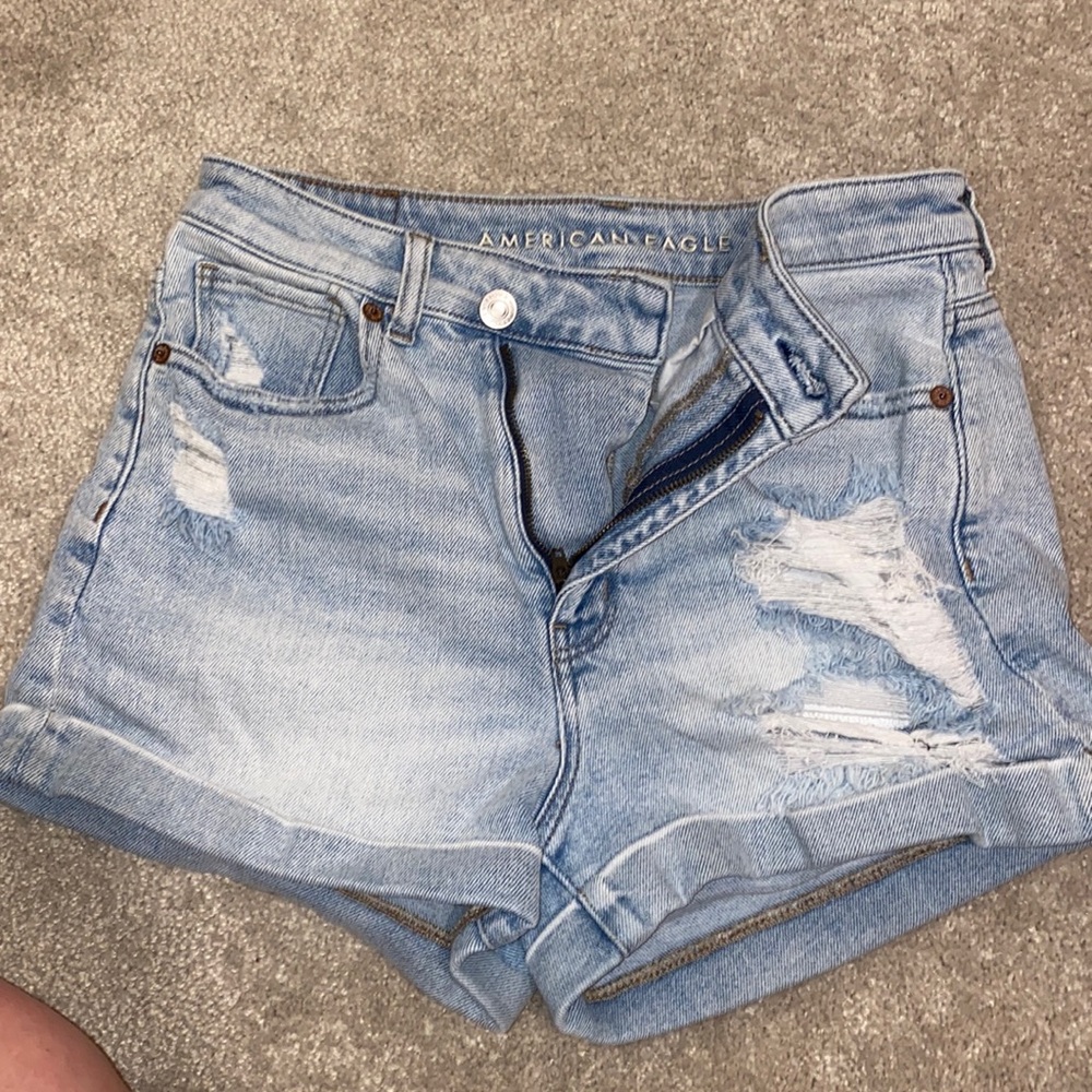 Size 6 high waisted lightwash shorts from American eagle